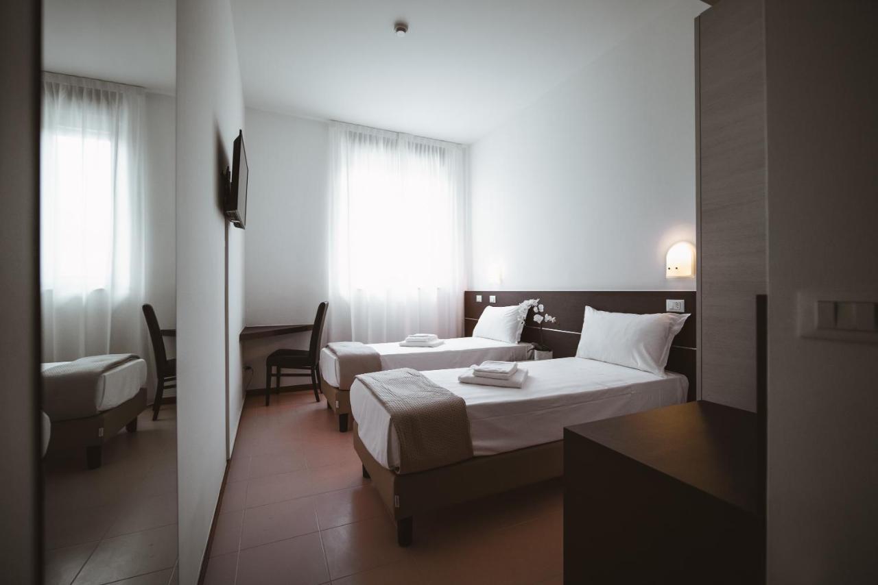 Albergo Commercio 팔마노바 외부 사진