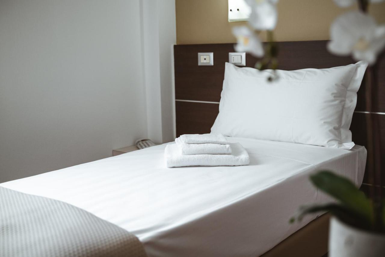 Albergo Commercio 팔마노바 외부 사진